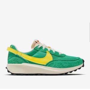 Nike waffle debut vintage running shoe women’s , size 9